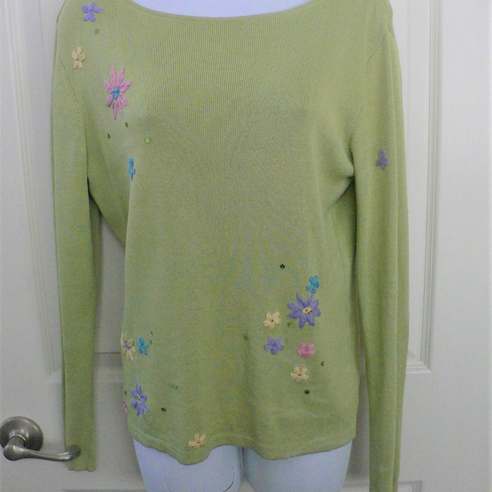 CLIO Light green floral long sleeve sweater Medium